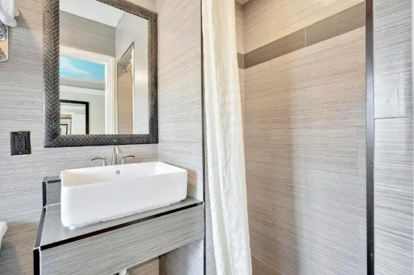 Mid City Inn 7